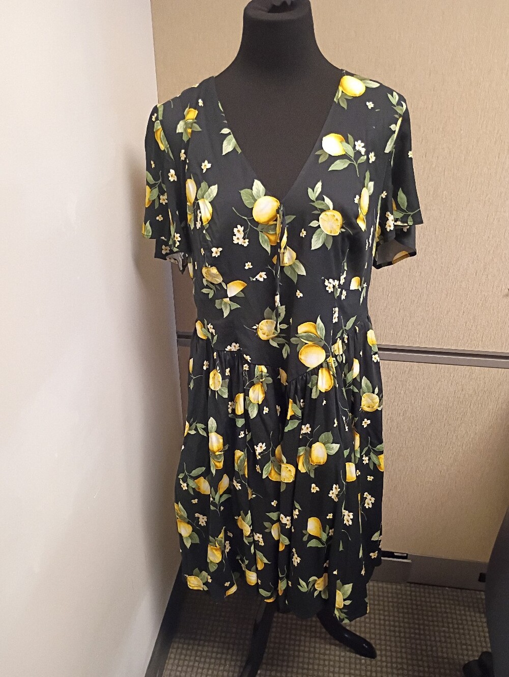 C4 Torrid Retro Women's Black Lemon Print V-Neck Flutter Sleeve Dress Size 14